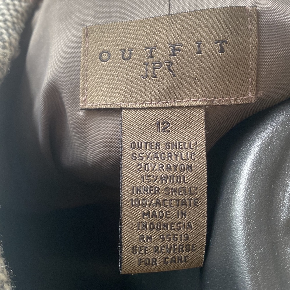 PRE-OWNED WOMEN’S SHORT TWEED JACKET - Picture 9 of 12